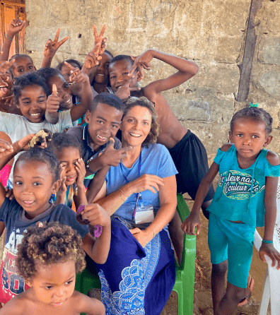 enfants qui sourient à l'orphelinat saint paul madagascar