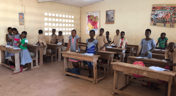 enfant à l'école grâce à l'association raffierkro